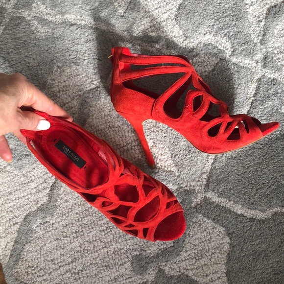 Red hot suede heels ❤️🔥 - Picture 2 of 7